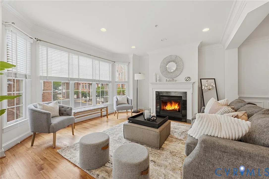 3 bed, 3096 sqft, $5,300 — Photo 1