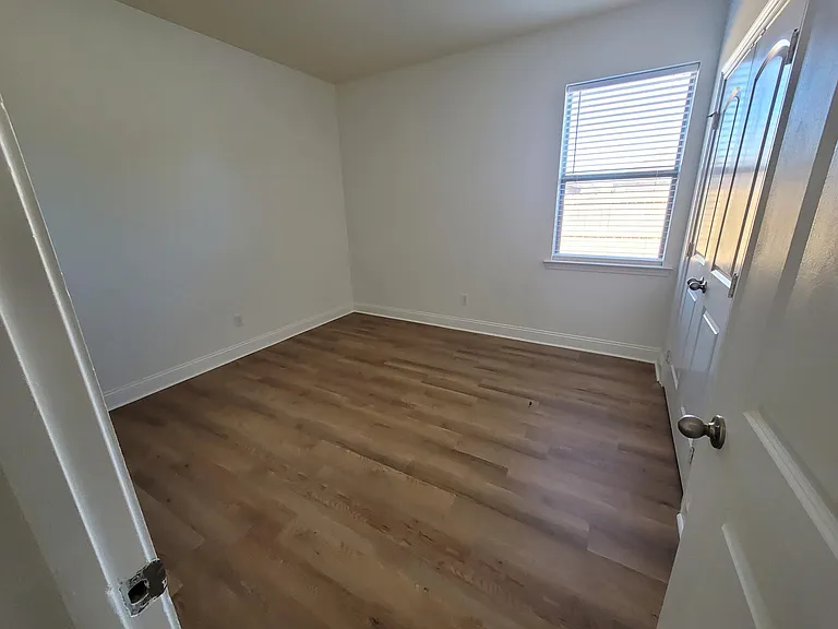 300 Spanish Moss Ln — Photo 11