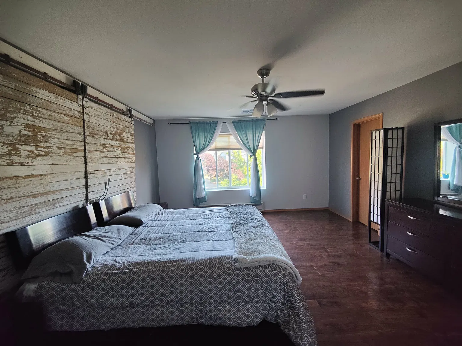 3 bed, 2.5 bath, 1732 sqft, $2,500 — Photo 3