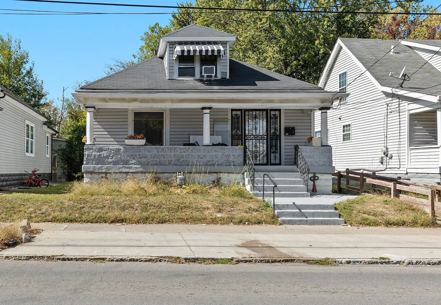 Updated 4 Bedroom/ 2 Bathroom house — Photo 2