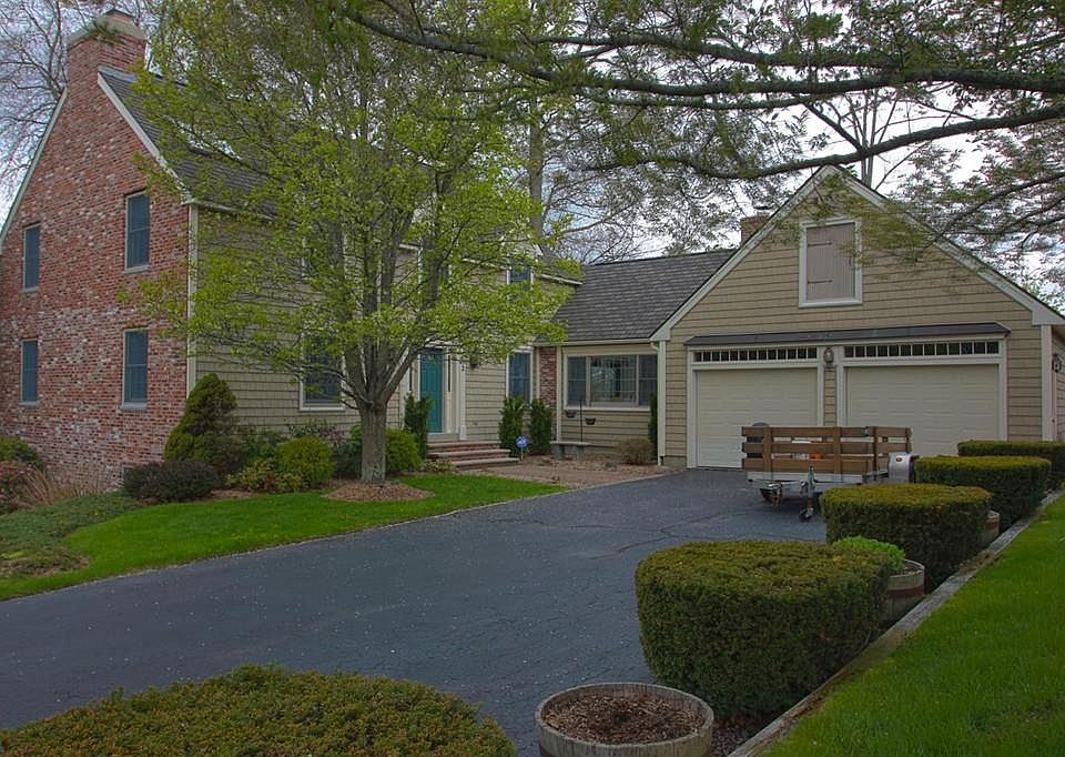 1st image of 2 Blackberry Ln
