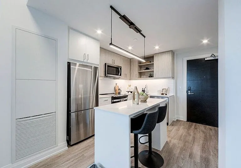 291 Queens Ave — Photo 1