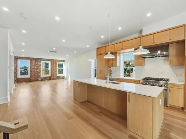 647 Jersey Avenue image 7 of 36