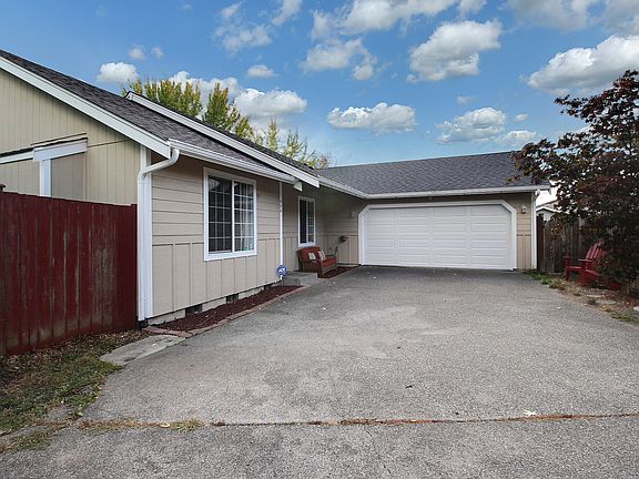 4th image of 906 127th Street Ct E