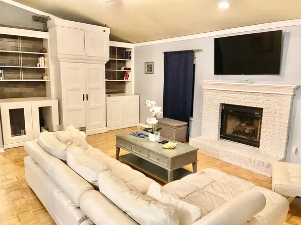 3642 NW 7th Pl, Gainesville, FL 32607