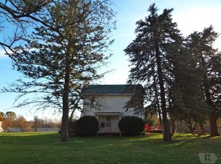 4586 Hunt Rd, Burlington, IA 52601