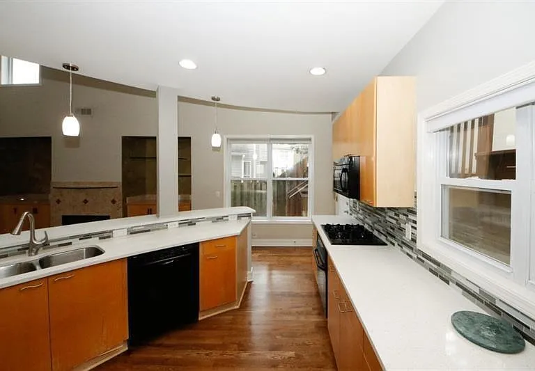 1354 Brookhaven Village Cir NE — Photo 16