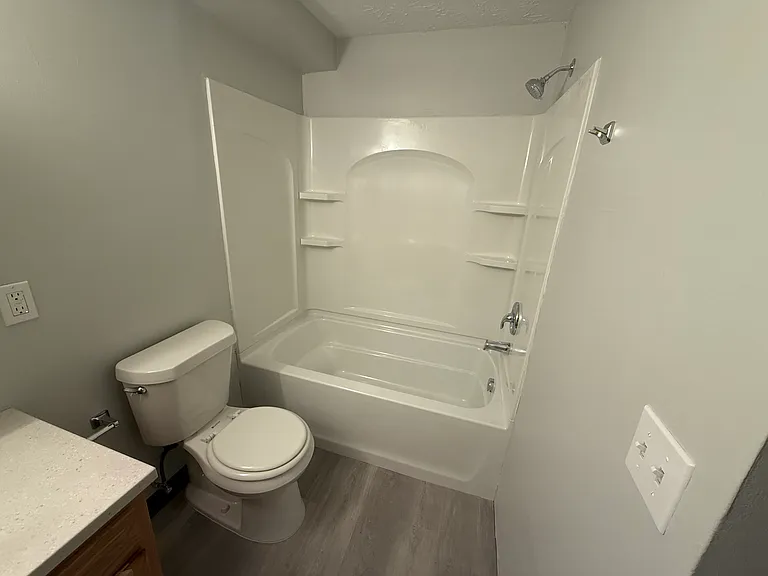 Oak Hills West Apartments — Photo 22