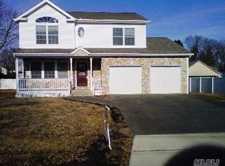 1518 10th St, West Babylon, NY 11704