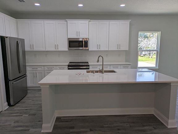 Kitchen W/ Oversized Island