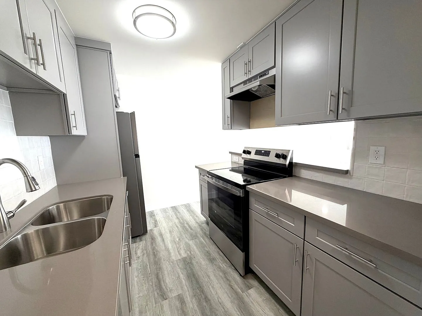 8140 Langdon Ave — Photo 4