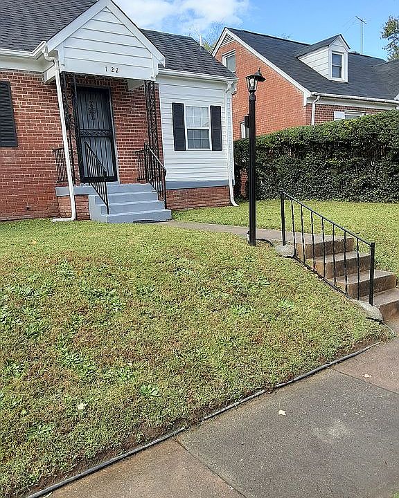 1st image of 122 E Roanoke St