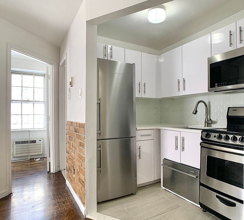 1st image of 1220 Lexington Ave #4RN