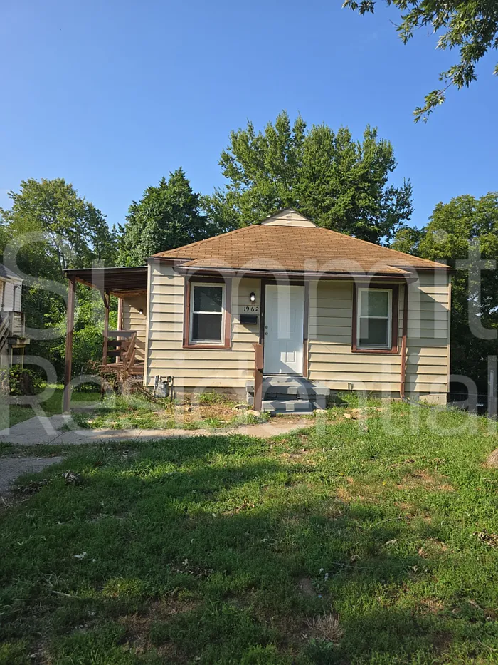 2 bed, 1.0 bath, 894 sqft, $1,395 — Photo 1