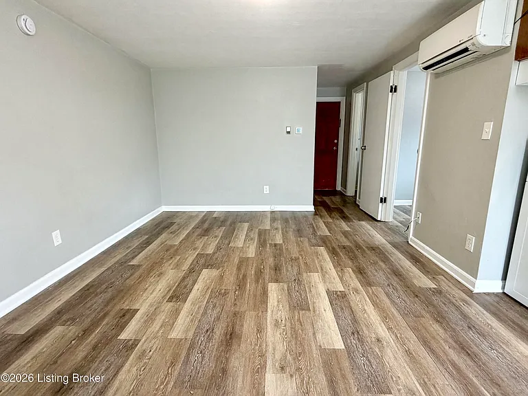 206 N Oak St #1 — Photo 3