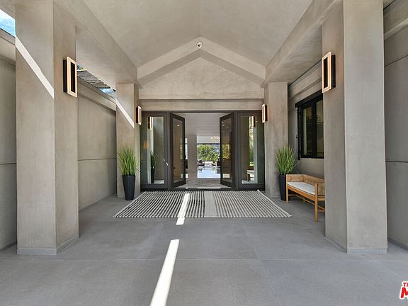 3rd image of 4423 Bergamo Dr