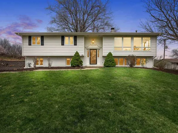22 Fairview Knl NE, Iowa City, IA 52240