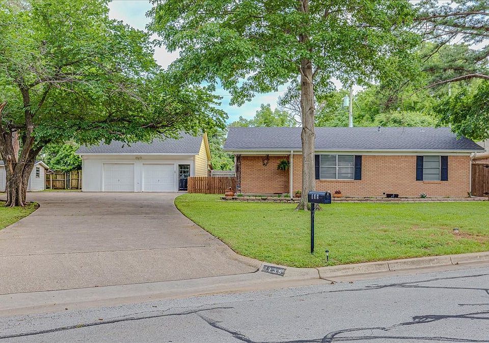1st image of 135 Midway Cir