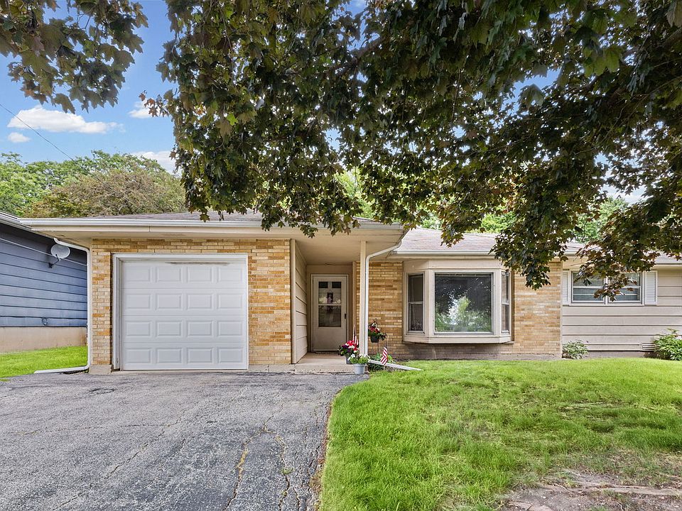 1st image of 626 Greenbriar Ln