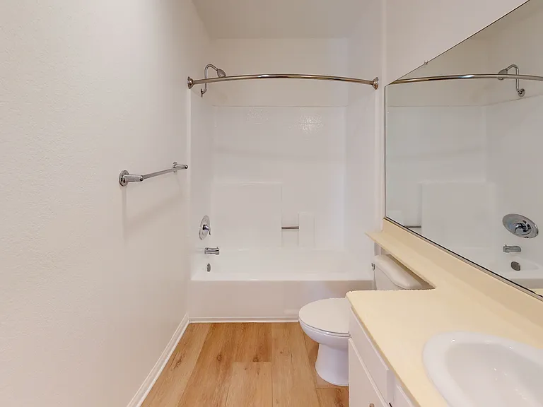Elizabeth Arms Apartments — Photo 15