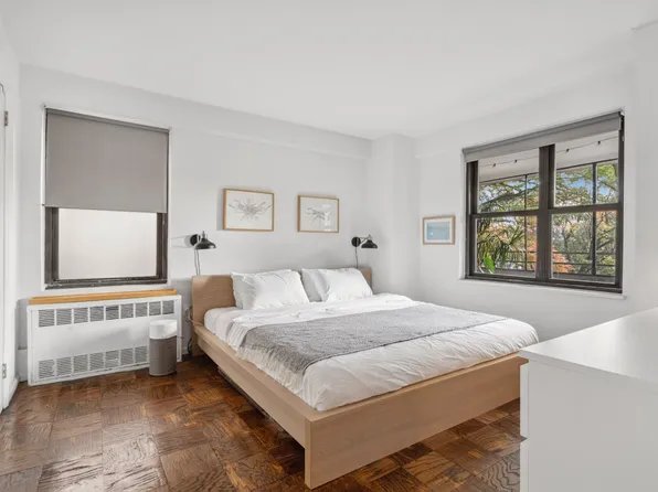 266 East Broadway image 8 of 10