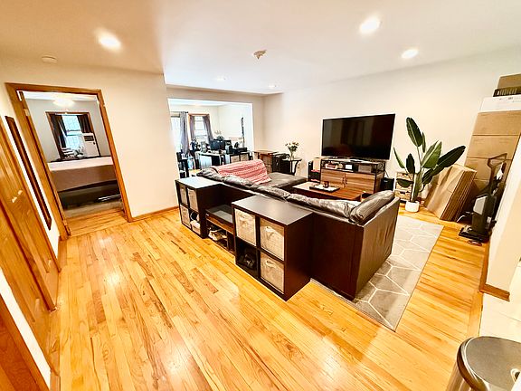 4th image of 324 W 77th St APT 2