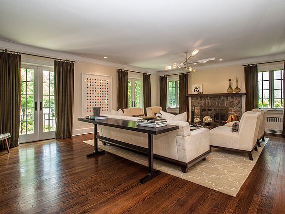 3rd image of 36 Knollwood Dr