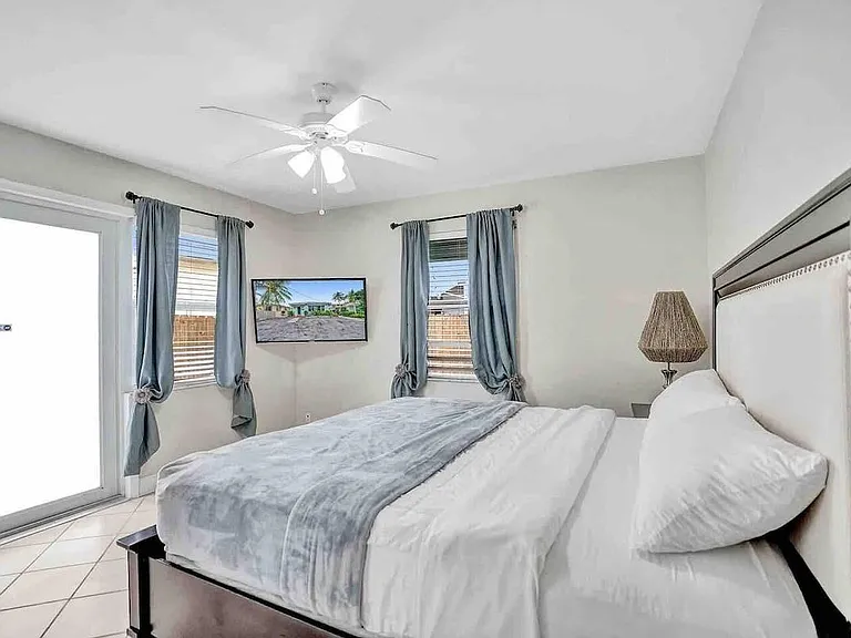 326 Walnut St — Photo 9