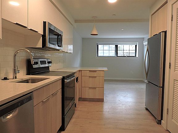 2nd image of 8-12 Soden St #8