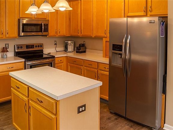 5th image of 1714 Woodstock Dr