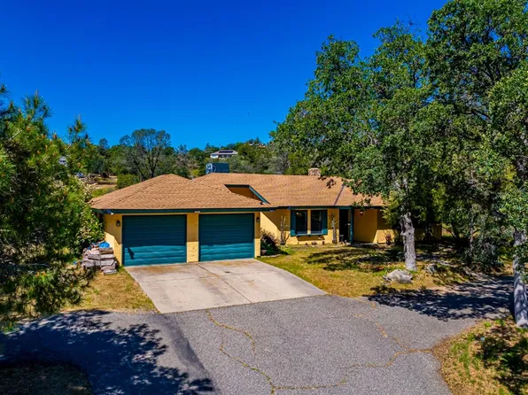 30496 Titan Dr, Coarsegold, CA 93614