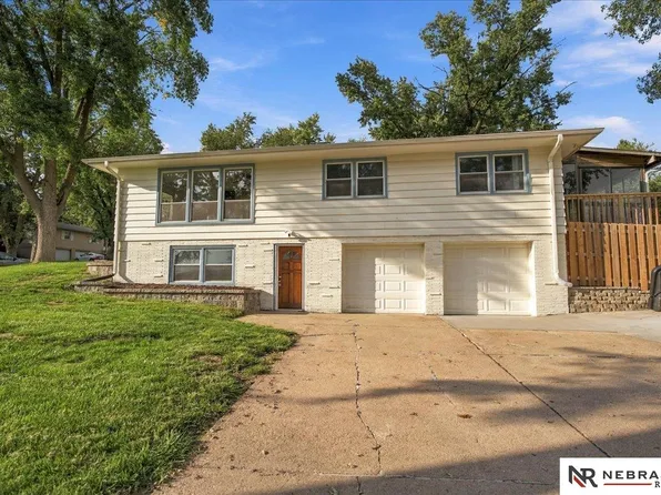 1009 S Madison St, Papillion, NE 68046