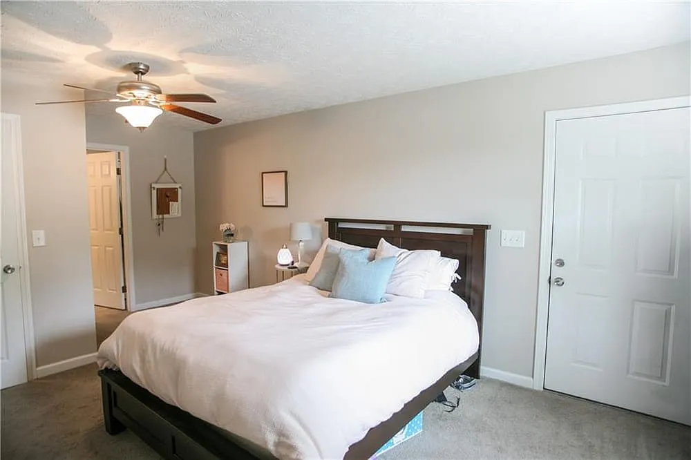 3 bed, 3744 sqft, $2,350 — Photo 4