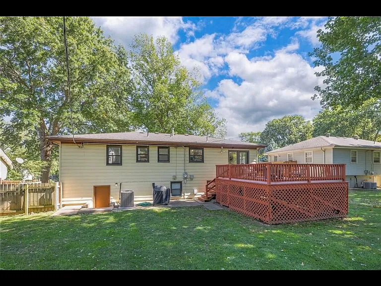 9110 Farley Ln — Photo 5