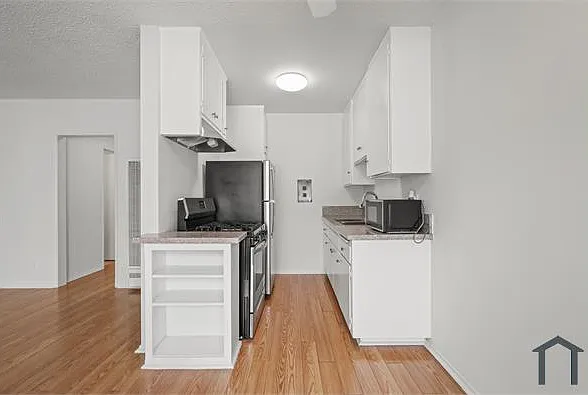 12540 Pacific Ave #7 — Photo 4