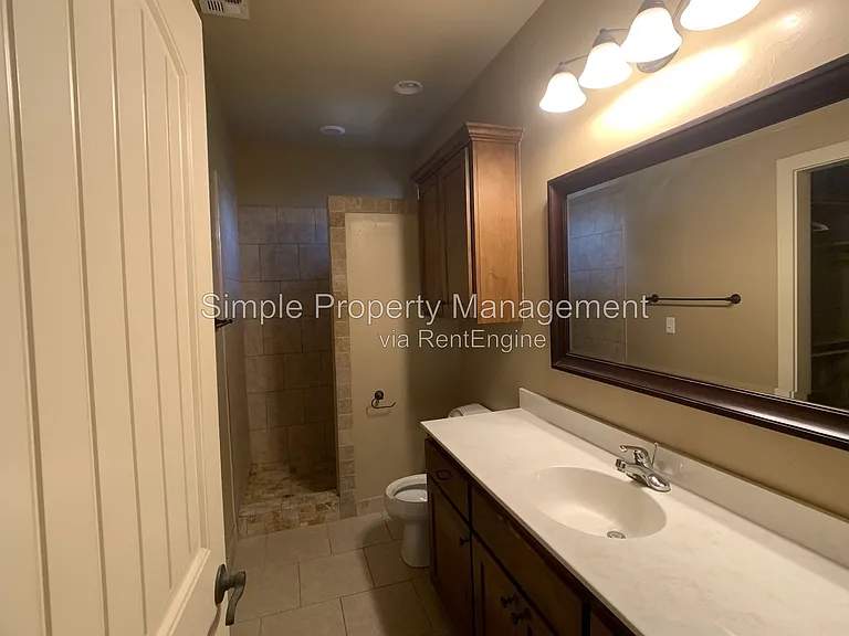 2884 Muzzy St — Photo 9