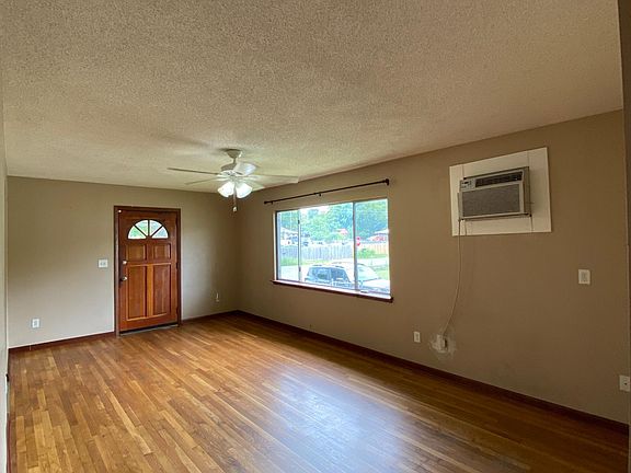 5th image of 1520 E 49th St