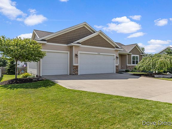3rd image of 7551 Fox Meadow Dr