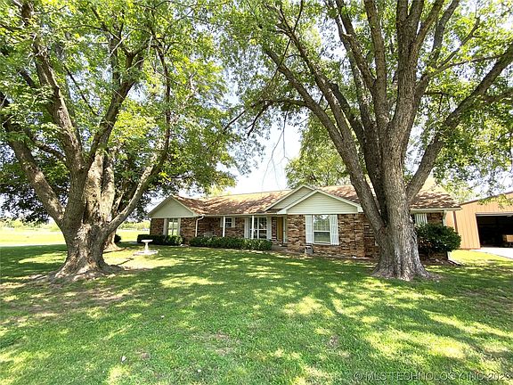 3rd image of 10881 E Canyon Oaks Cir