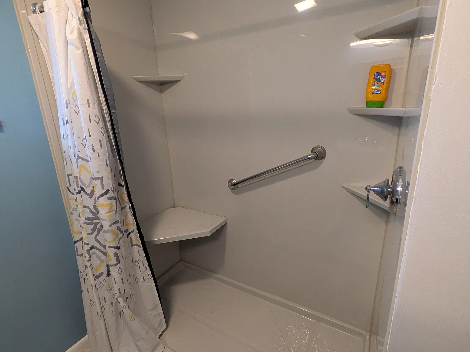 3 bed, 1.5 bath, 864 sqft, $1,650 — Photo 3