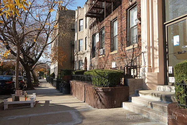 Rented by Norman Raindel, LREB | media 32