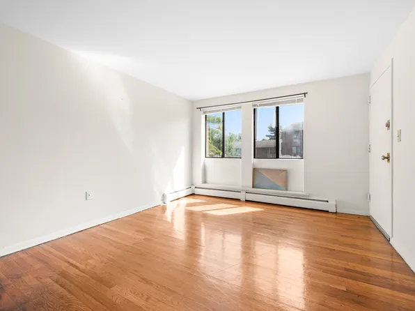 157 School St #6, East Hartford, CT 06108