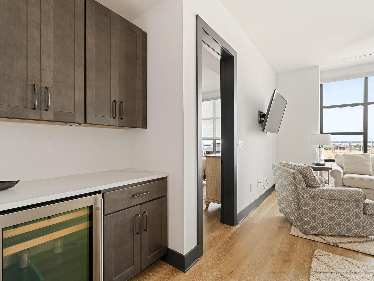2 bed, 2.0 bath, 1166 sqft, $5,500 — Photo 4
