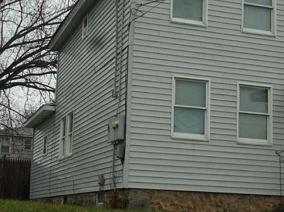 2nd image of 728 W Dominick St