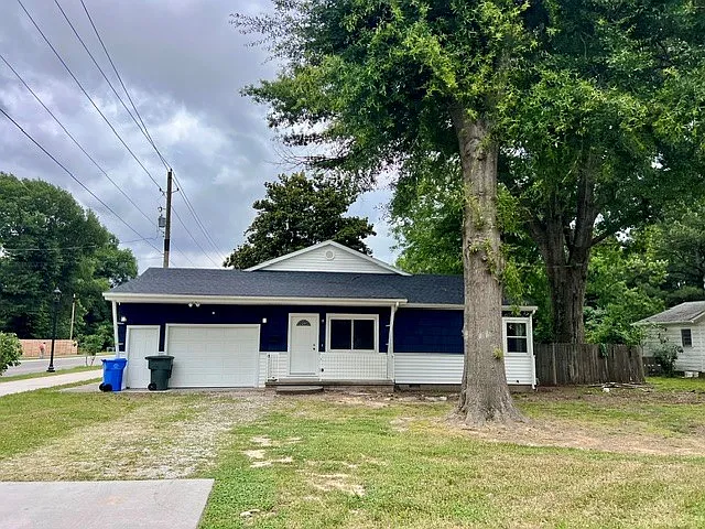 1666 Oakland Ave — Photo 1