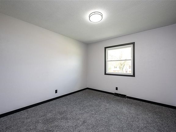 4th image of 1625 S View Dr NW