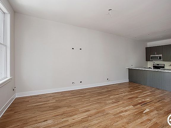 5th image of 3114 N Southport Ave #1F