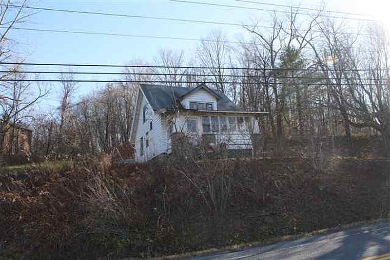 4th image of 1396 RIVER Road