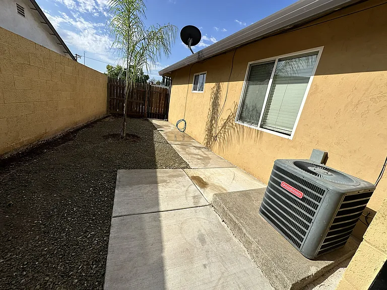 6200 Claussen Way — Photo 4