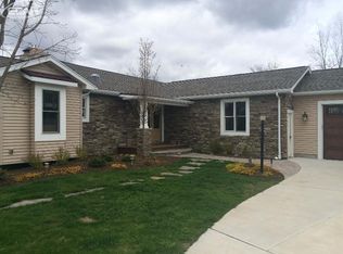 8341 E Allen Rd, Fenton, MI 48430